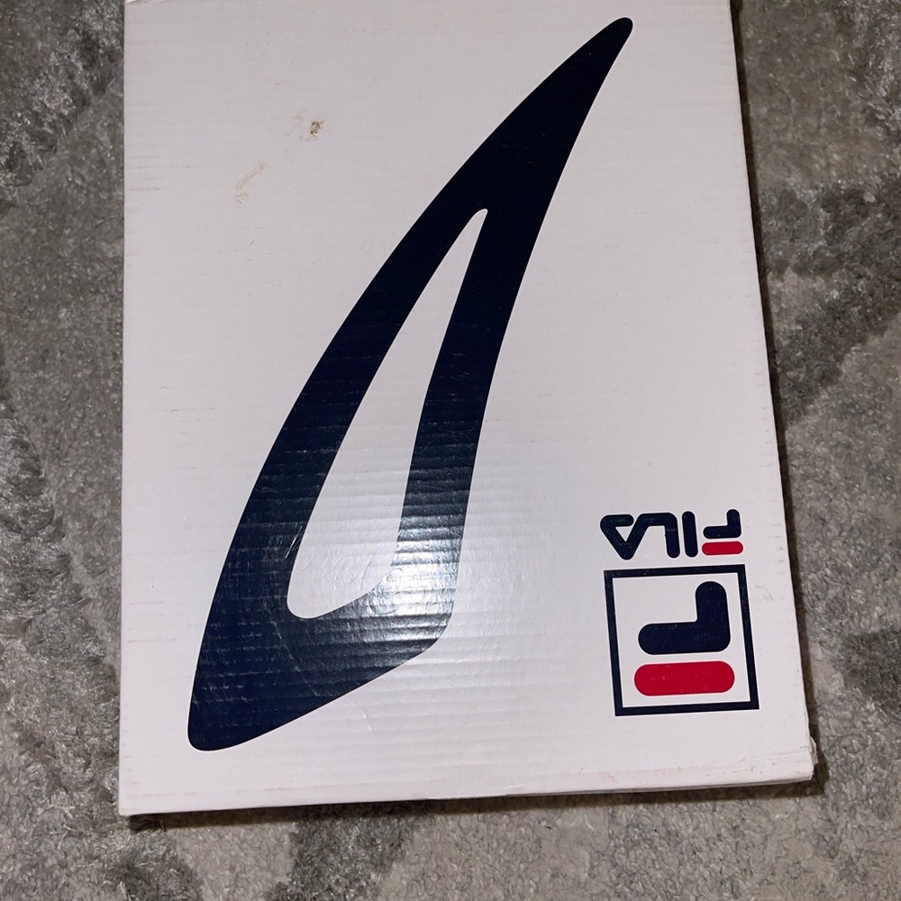 Woman’s Fila Sneakers View 5